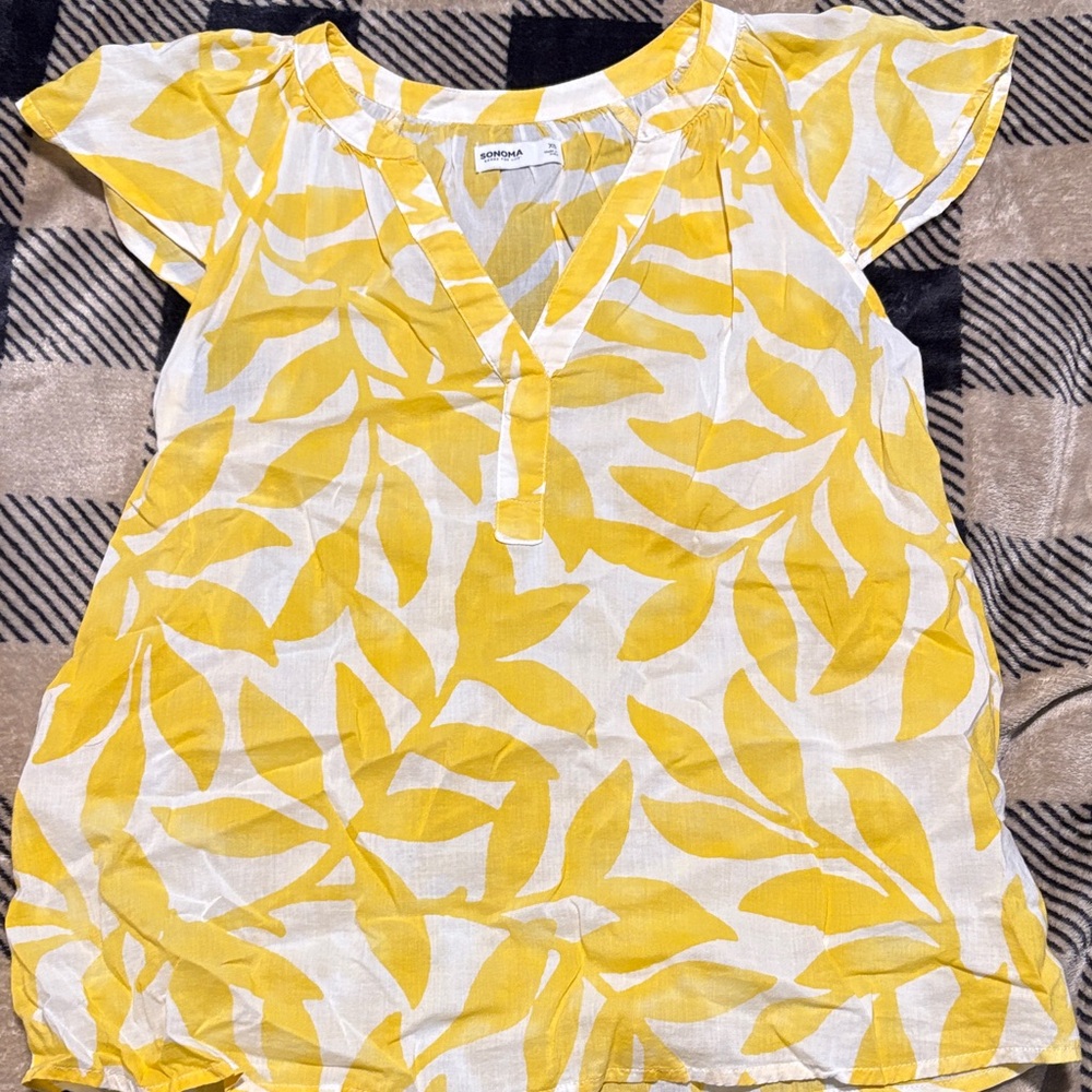 Sonoma Yellow and White Leaf Pattern Top